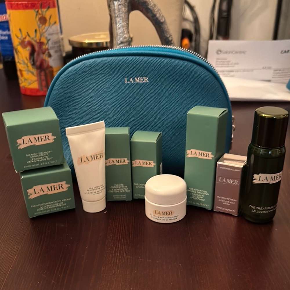 La Mer sample Skincare Set with Blue Bag
